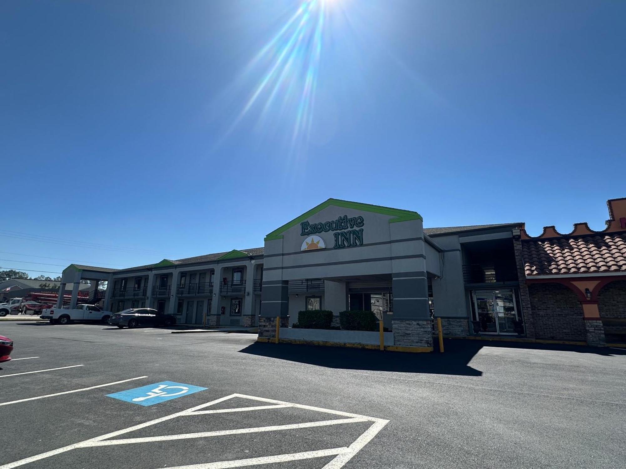 Executive Inn Locust Grove By Capital O Exteriér fotografie